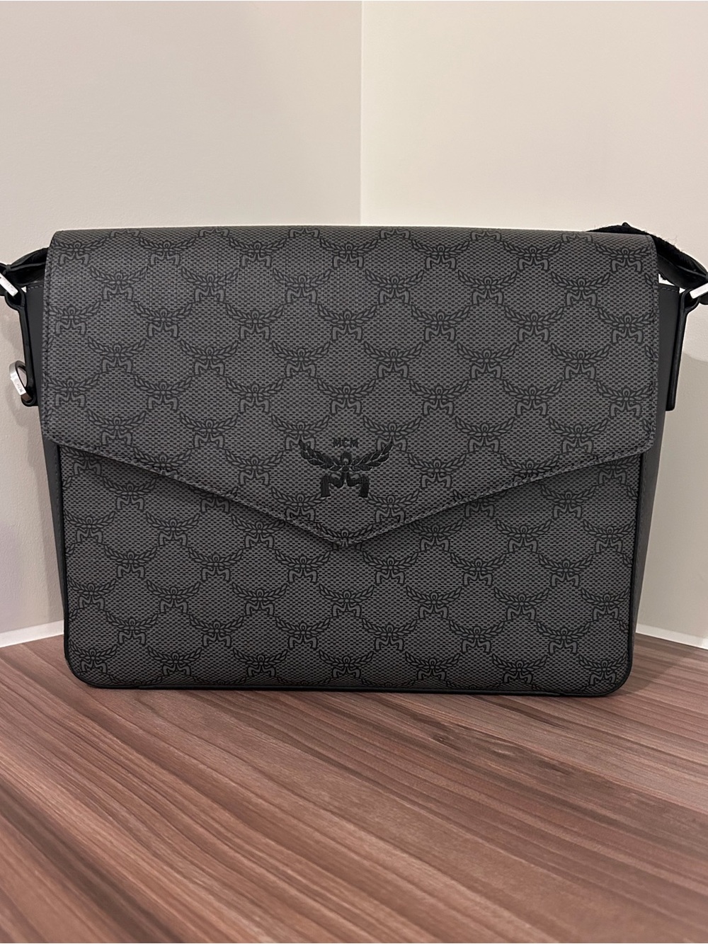 MCM Men’s Himmel Lauretos Messenger Bag - Picture 5 of 16